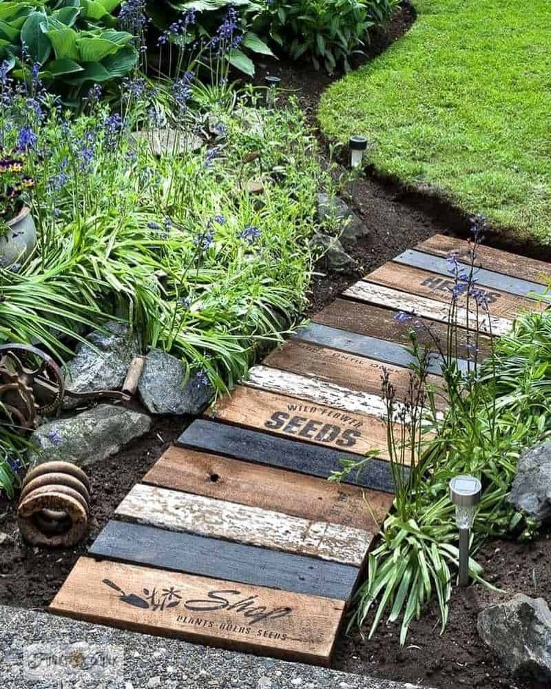 Pallet Garden Walkway