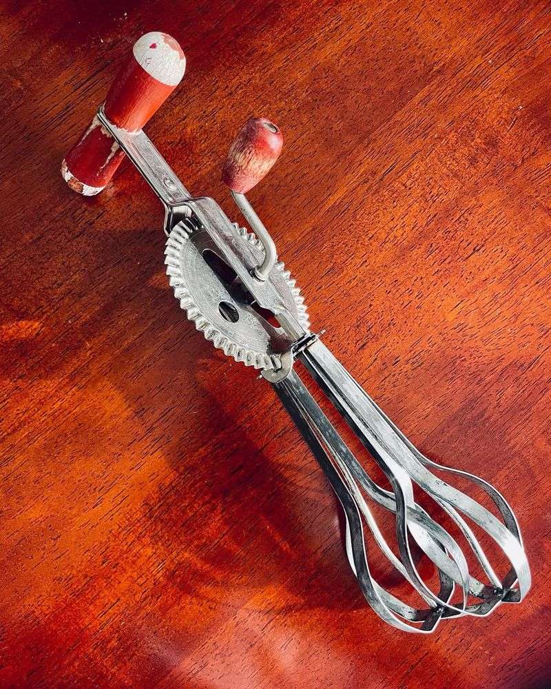 Hand-Crank Egg Beater