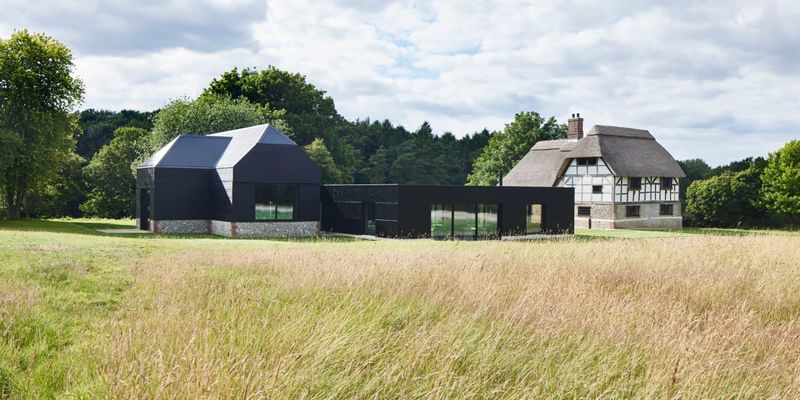 400-year-old English barn, New York, USA