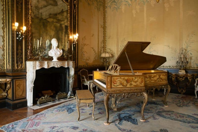 Elegant Grand Pianos
