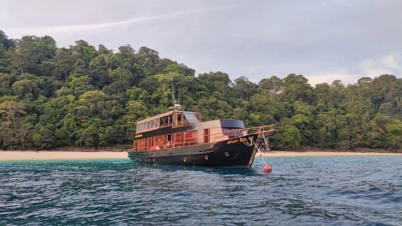 The Thai Floating Oasis