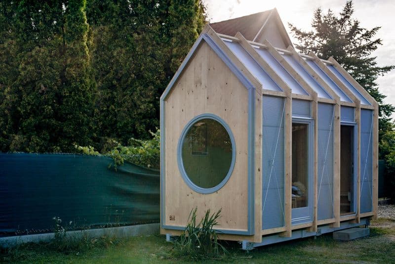 Kabinka by Hello Wood
