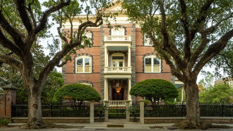 The Calhoun Mansion