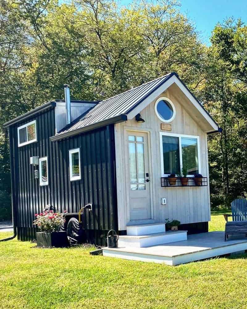 Tiny House on Wheels (THOW)