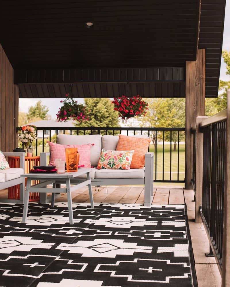 Use Outdoor Rugs to Define Spaces