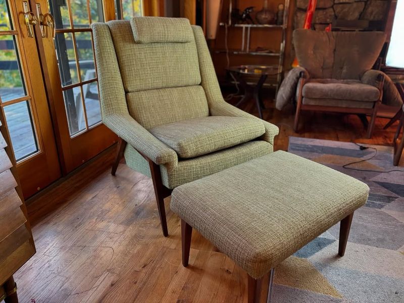 Mid-Century Modern Lounge Chair