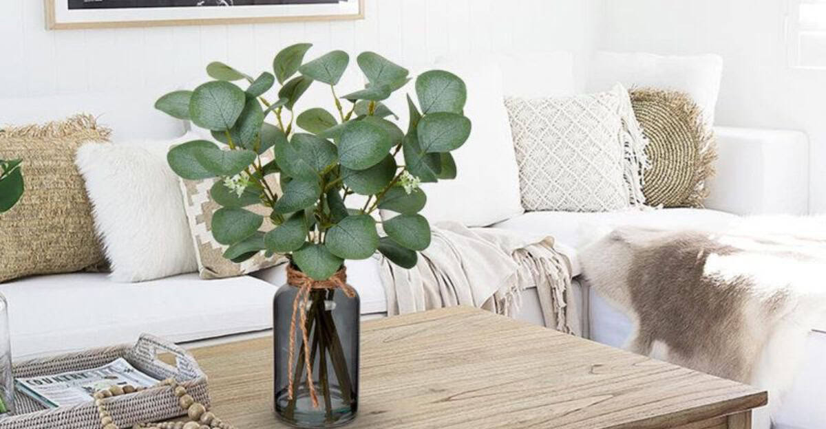 10 Elegant Minimalist Flowers That Complete Any Modern Home