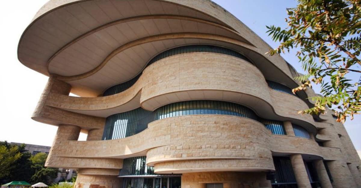 10 Majestic Examples Of Organic Architecture That Closes The Gap Between Man And Nature