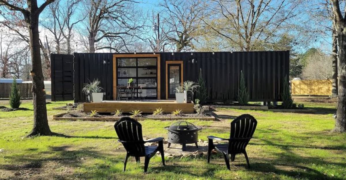 black-container-home
