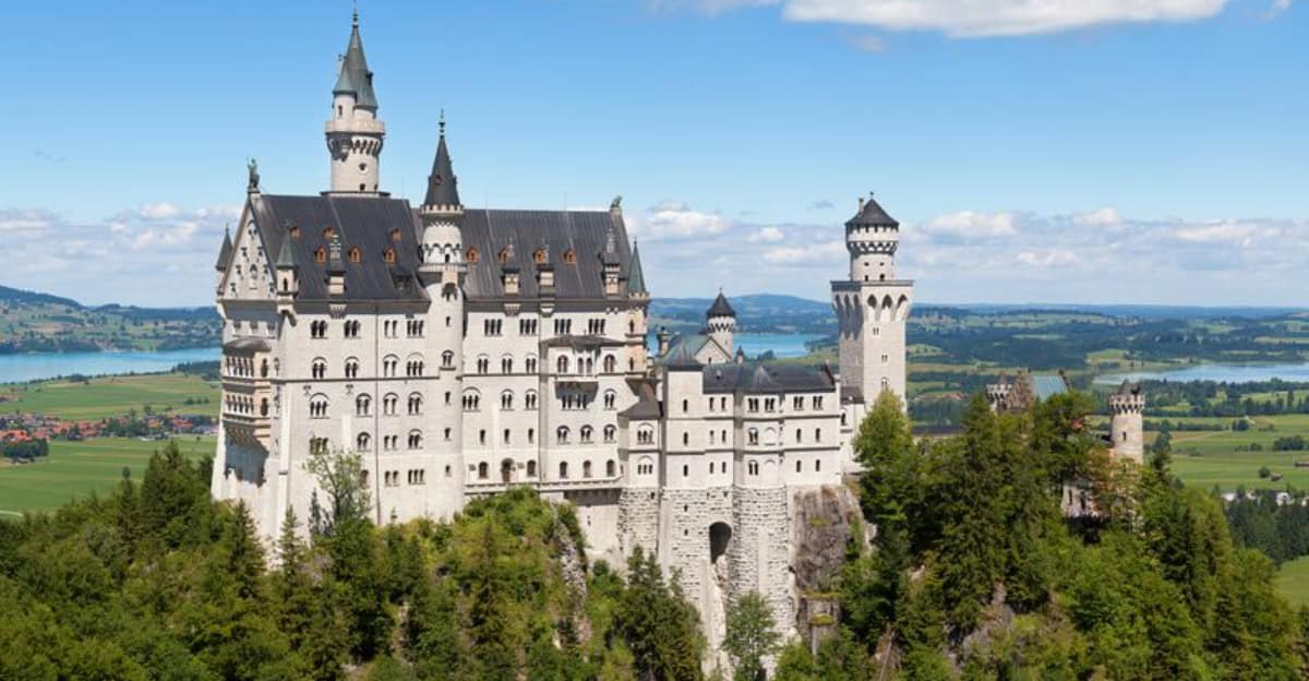 10 Romantic Castles Straight Out of a Fairytale