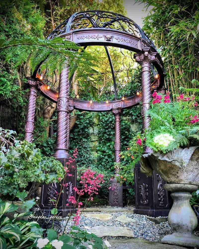 Create Secluded Garden Nooks