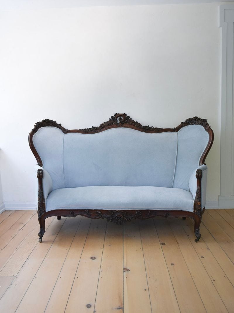 Elegant Cabriol Legs