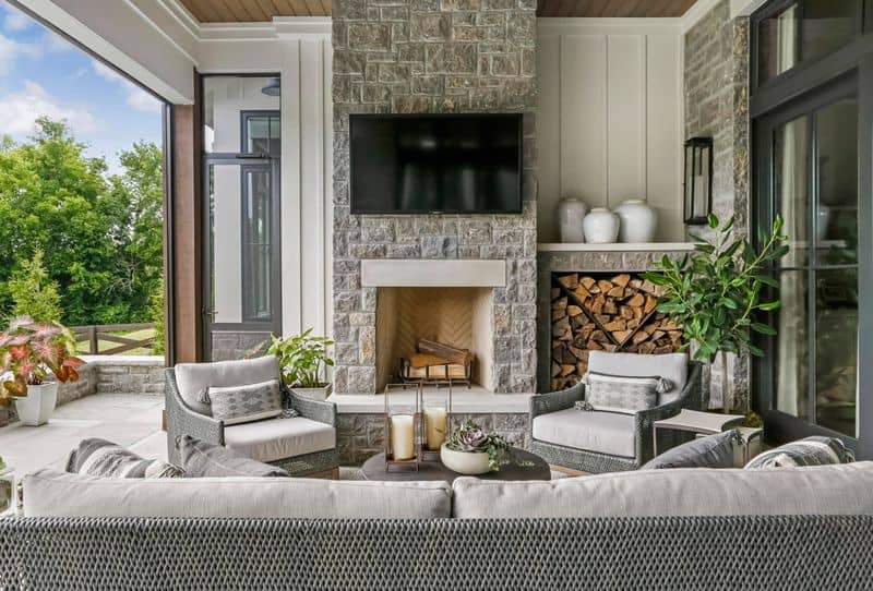 Adaptable Entertainment Space