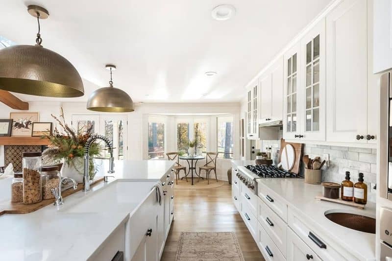 Neutral Color Schemes with Pops of Color
