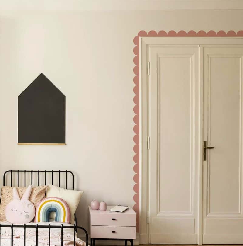 Scalloped Borders on Walls