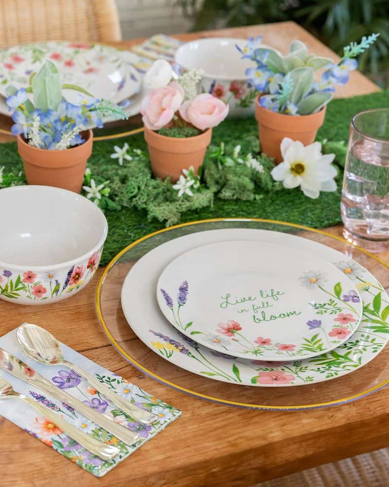 Seasonal Serveware and Decorations