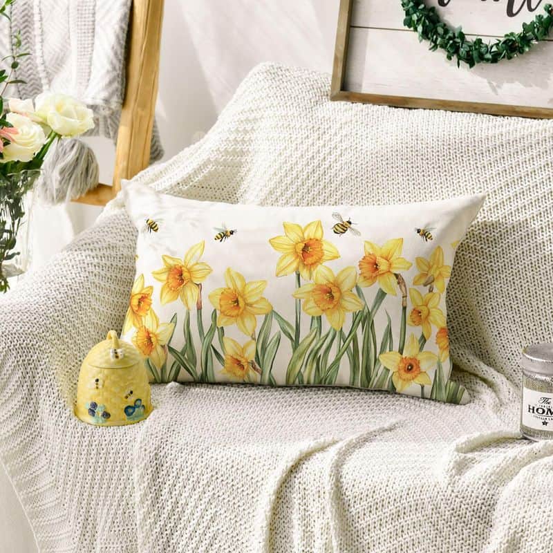 Daffodil Throw Pillows