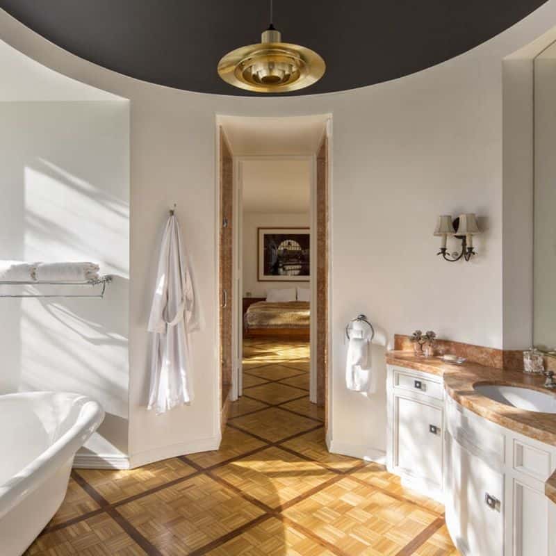 The Luxurious Bathroom