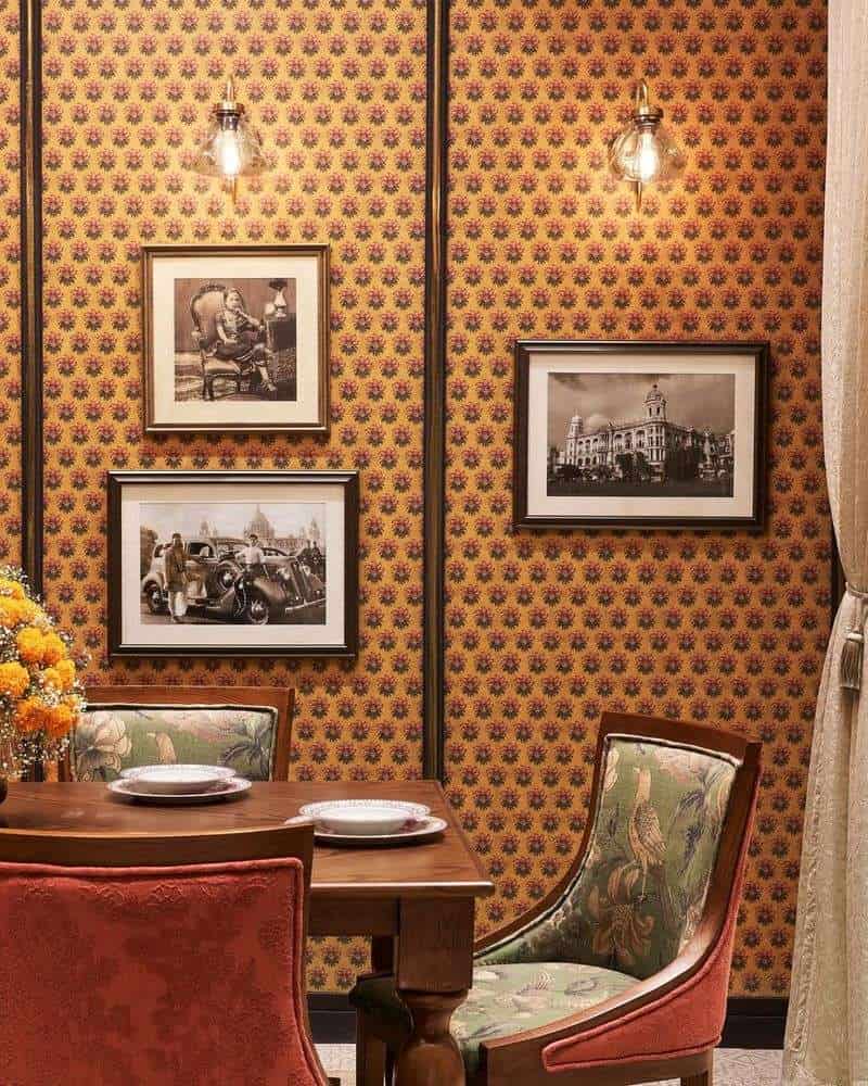 Utilize Bold Wallpapers