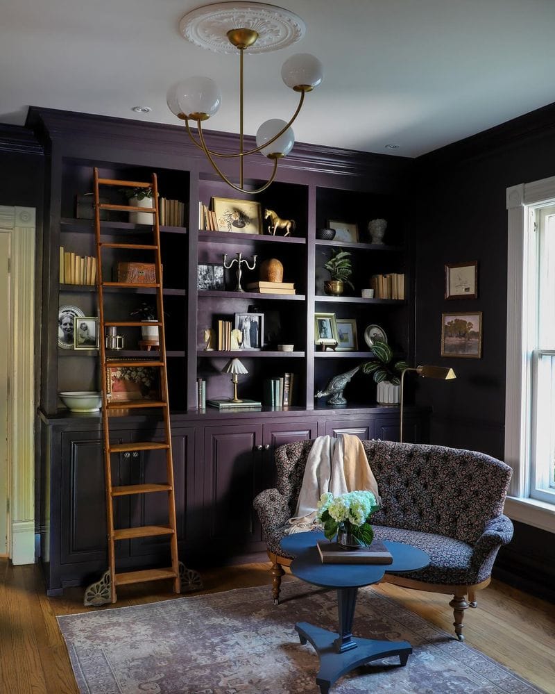 Utilizing Bold, Dark Colors in Small Spaces