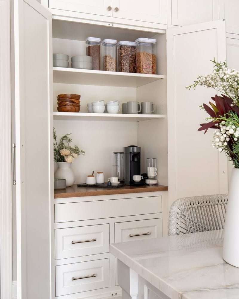 Vases and Decorative Centerpieces