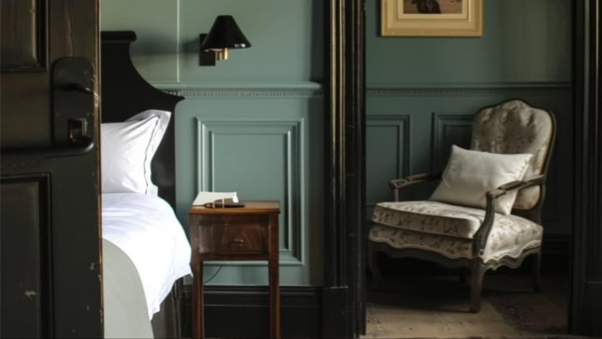 10 Cool Ways Dark Trim Can Transform Your Home