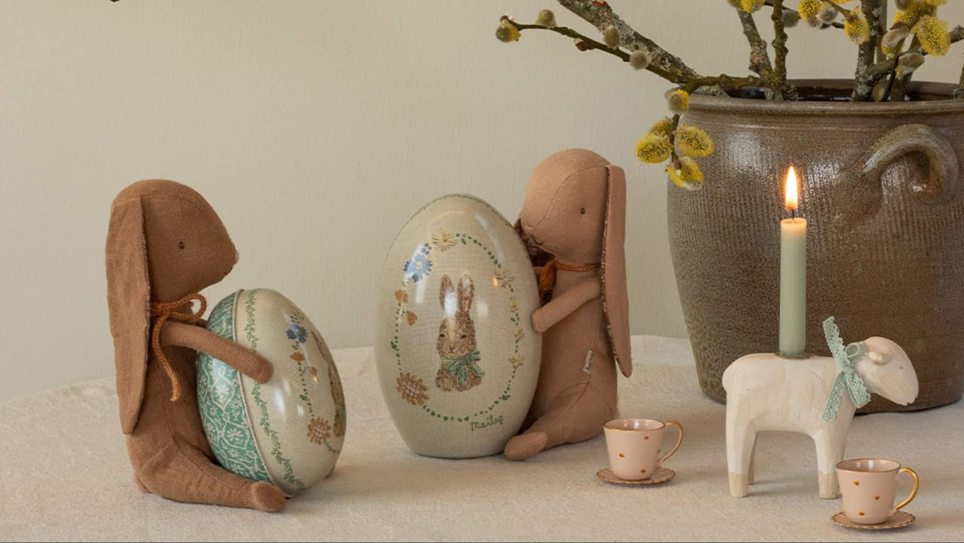 11 Cute & Creative Egg Displays for Easter Fun!