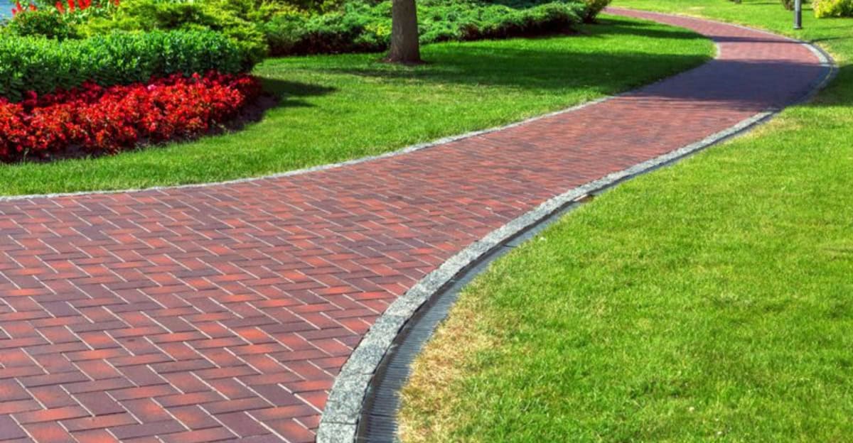10 Perks of Using Brick Pavement in Your Outdoor Design