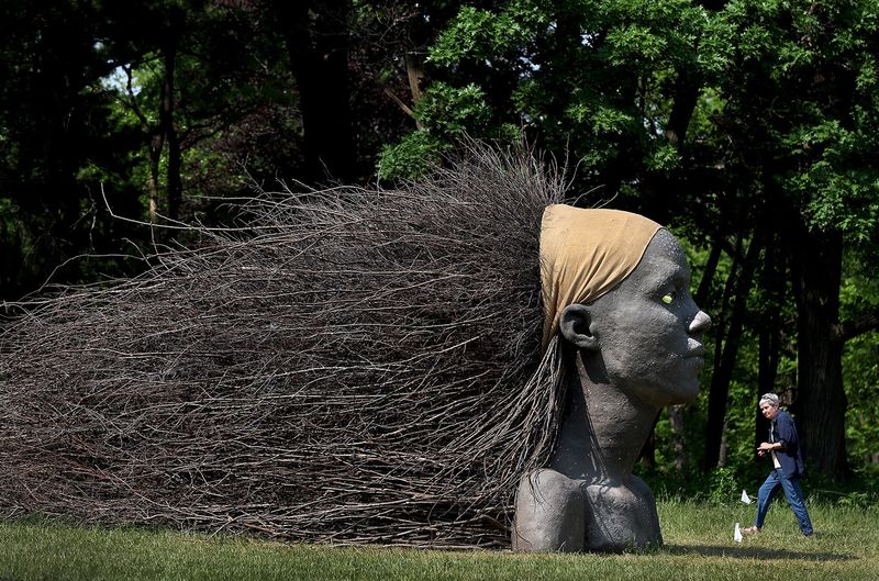 Artistic Sculptures