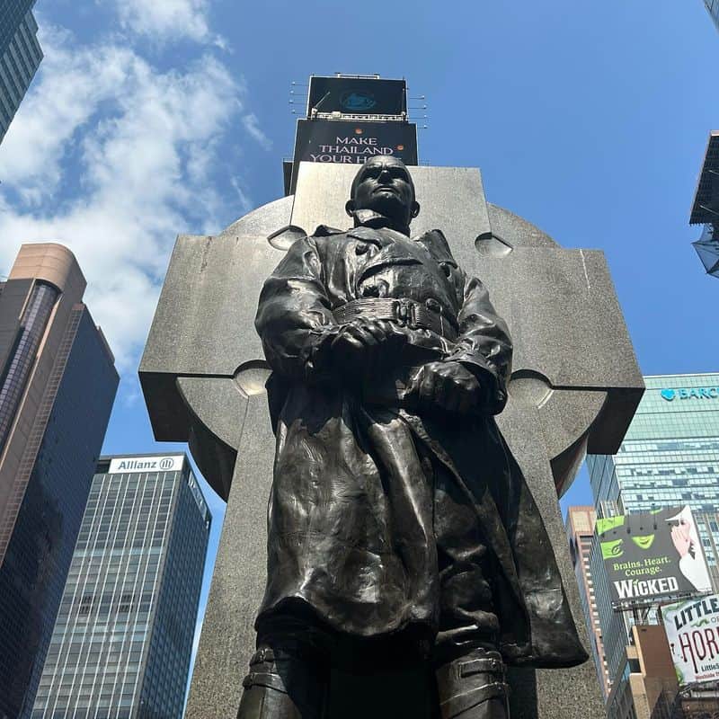 Comparison to Duffy Square Statues