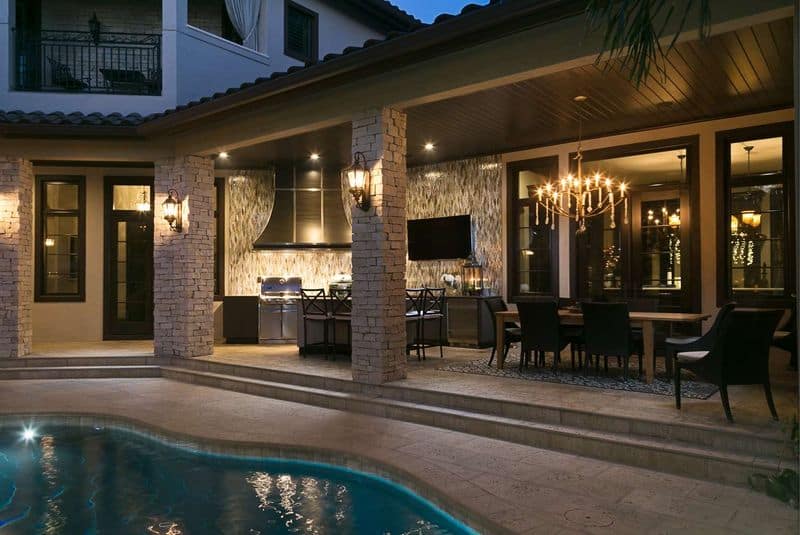 Luxurious Outdoor Kitchens