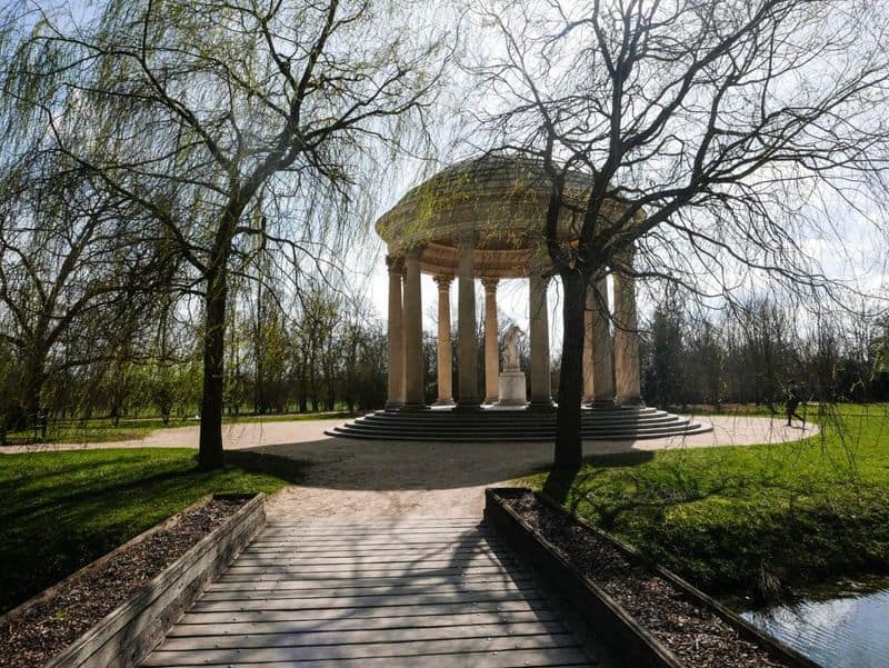 Romantic Atmosphere