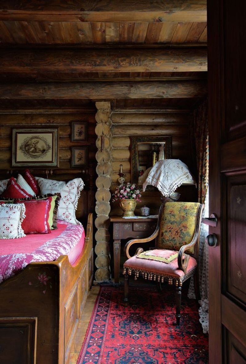 Ambiance of Warmth and Grandeur