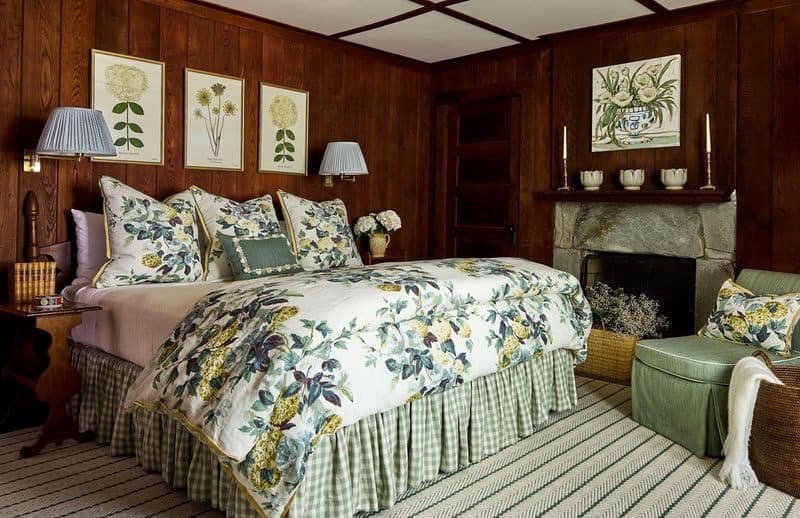 Fluff and Arrange Cushions