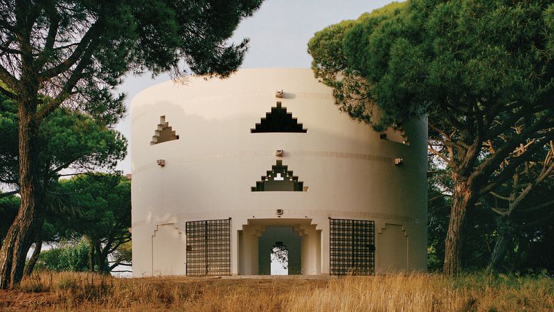 La Folie's Architectural Inspiration