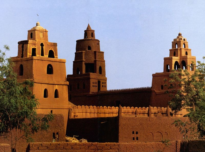 Mud and Thatch Roofing in Mosques