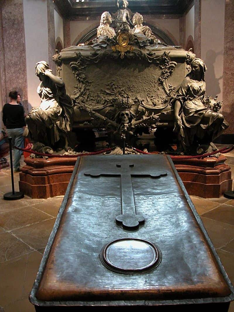 The Contrast of Simplicity